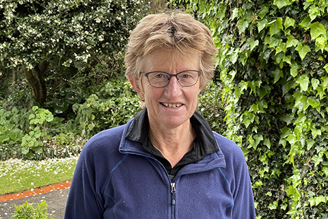 Jenny Oakley Accredited kiwi handler​